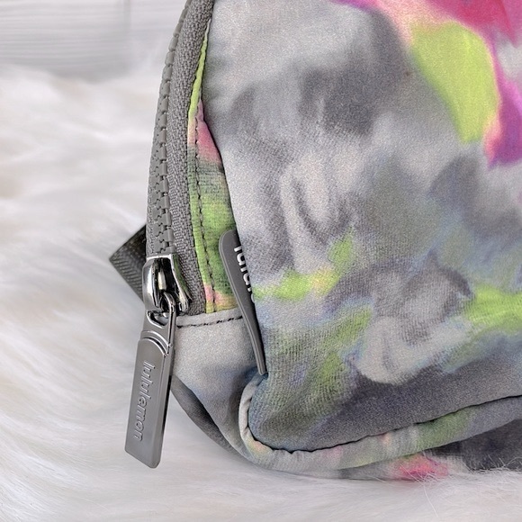 Lululemon Everywhere Belt Bag 1L (Hyper Dye Multi/Rover) - Picture 10 of 11